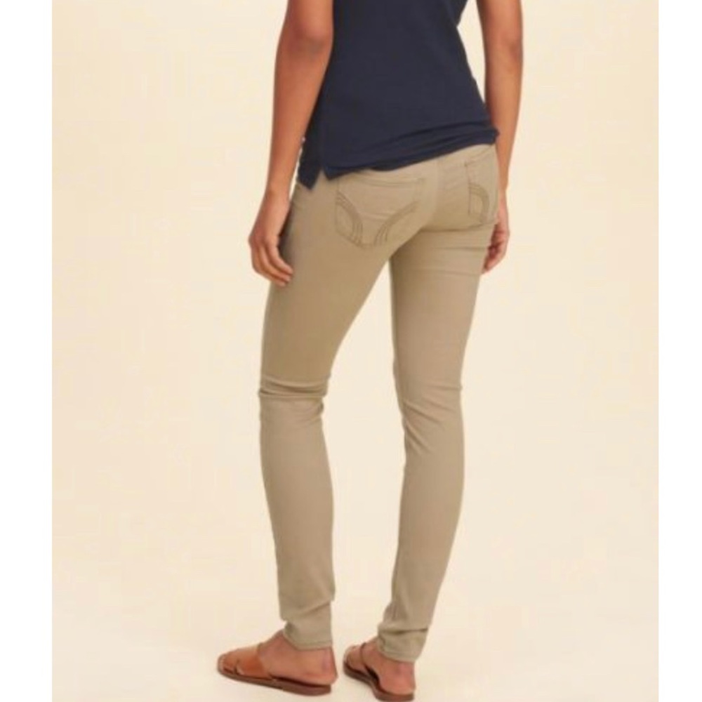 Hollister Super Skinny Khaki’s